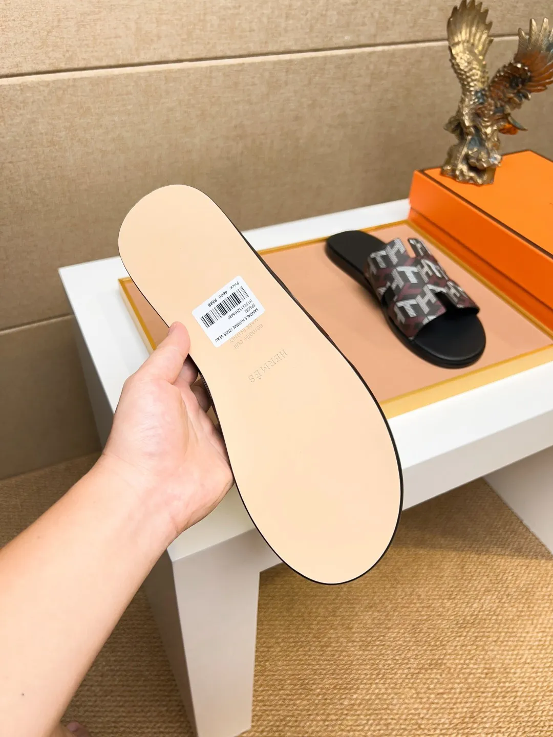 Men's clothing and shoes 💰280 💅💅💅 new arrival. Hermes Hermes official website latest counter synchronized new oran color leather H slippers, the original Paris version flew back to the original model and opened the mold to make it perfectly🍌The highest quality Sincerity, you can enter and leave the counter at will [Deyi] The upper is made of original customized  colored palm prints, crocodile print, ostrich print, colored cow leather, colored cow suede, 🤔 horse hair, 🥳 colored diamonds, 🥰 3D printing, and other genuine leather slippers, imported cow pattern foot pad lining, Italian  latest original genuine leather combination outsole Code number: 38-48 (customized at 46.47.48) Can be made into picture combination sole with genuine leather pattern and ordinary molded outsole